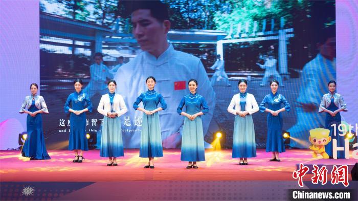 借亚运看见真实的大陆：00后台湾青年纪佳苇在杭