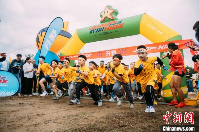 900名青少年参与2024JUMPKIDZ少年括苍障碍挑