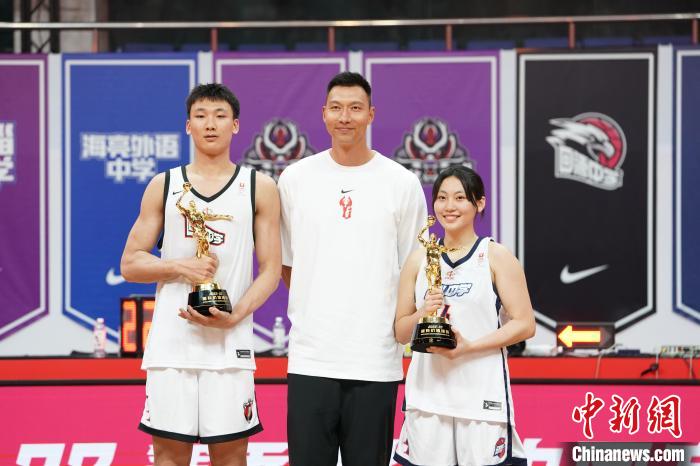 回浦中学险胜清华附中夺男子组冠军 雅礼中学力