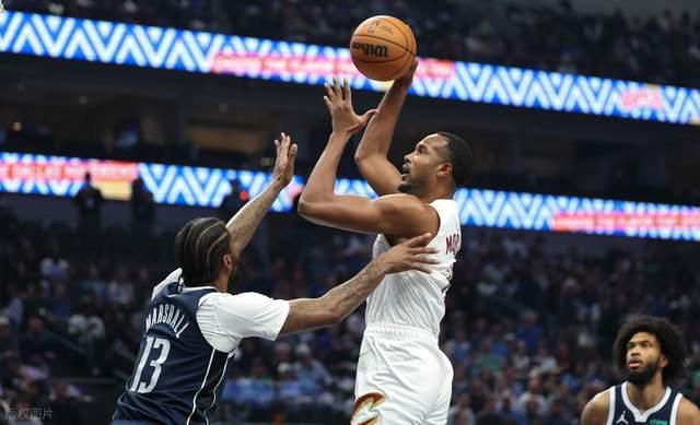 莫布里爆发率队首节狂轰25分 骑士半场领先17分