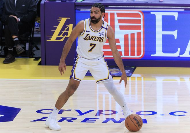 文森特湖人三年难获认可 肯纳德交易后爆发成关