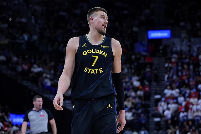 勇士逆转快船晋级季后赛 波尔津吉斯关键表现助